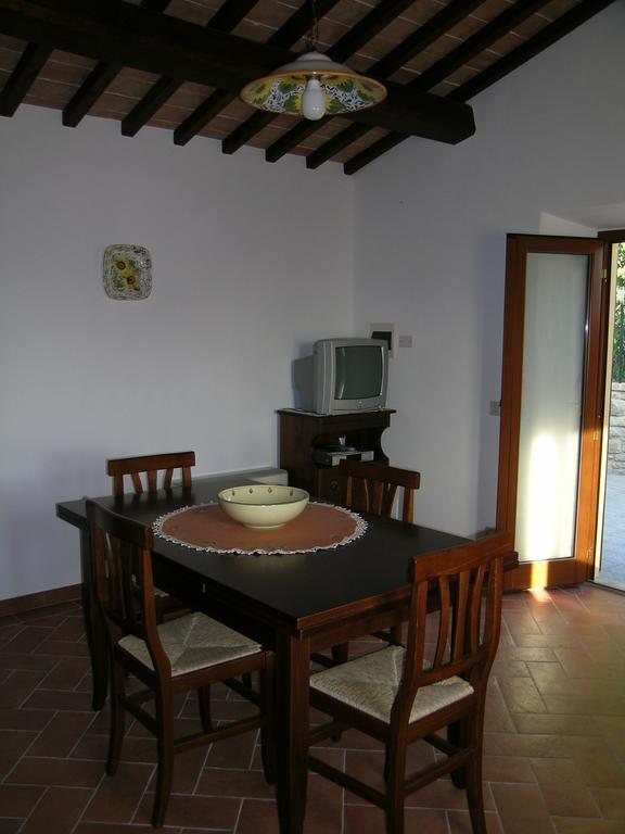 Agriturismo Podere Ossaia Cortona Ruang foto